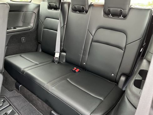 Used 2023 Nissan Pathfinder SL w/ Black Appearance Package AWD/4WD image 19