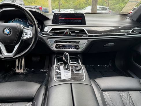 Used 2018 BMW 750i RWD image 16
