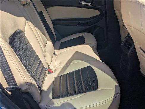Used 2021 Ford Edge SE image 17