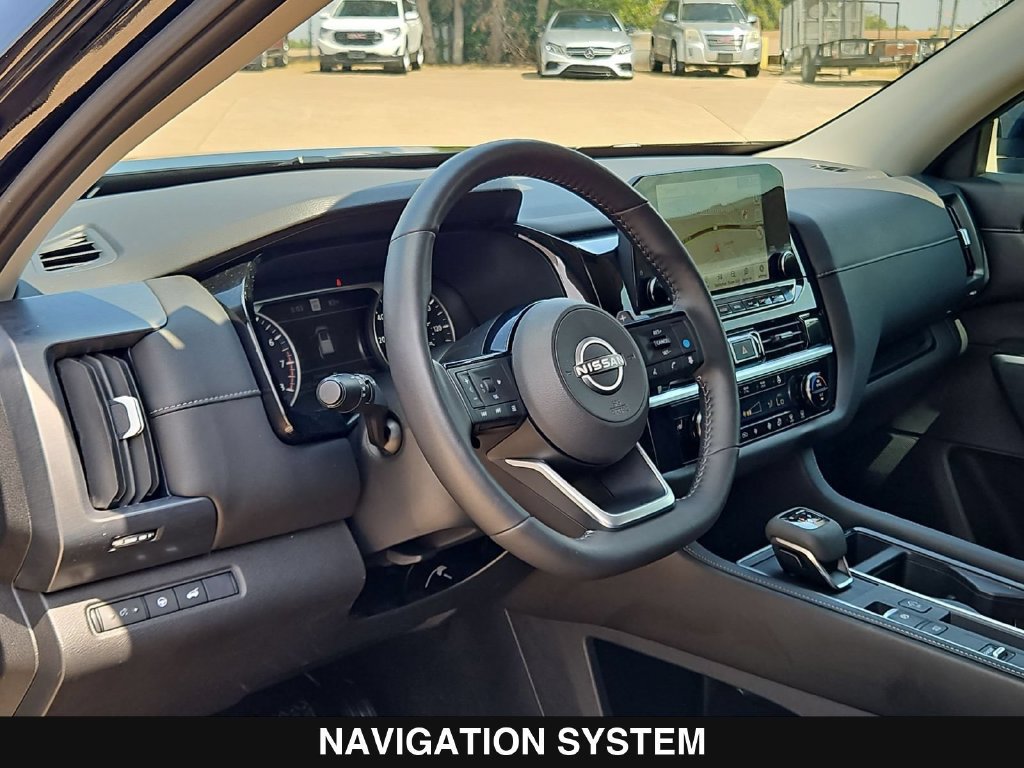 Used 2025 Nissan Pathfinder SL FWD image 13