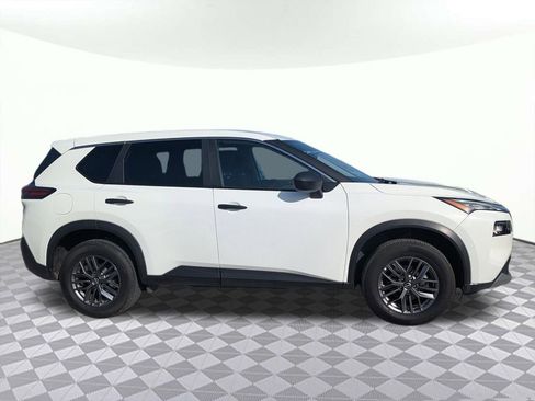 Used 2023 Nissan Rogue S image 2