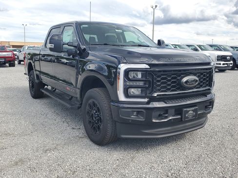 New 2026 Ford F250 Lariat w/ Black Appearance Package image 2