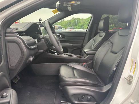 Used 2024 Jeep Compass Limited w/ High Altitude Package AWD/4WD image 17