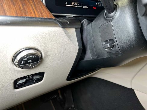 Used 2025 Mercedes-Benz GLC 300 4MATIC image 26