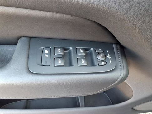 Certified 2025 Volvo XC60 B5 Plus image 17