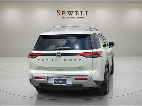Used 2022 Nissan Pathfinder SL FWD image 5
