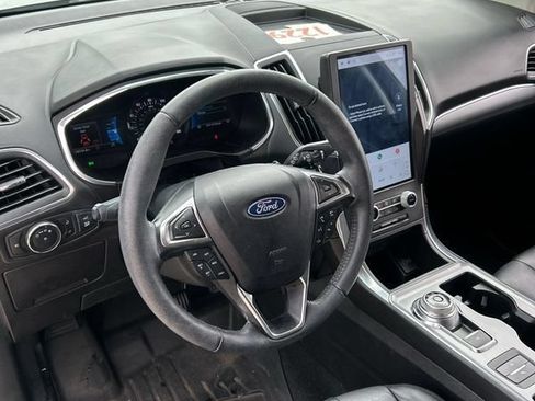 Used 2021 Ford Edge Titanium FWD image 19