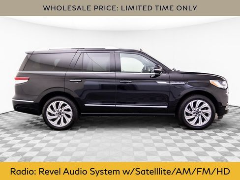 Used 2024 Lincoln Navigator Reserve AWD/4WD image 6