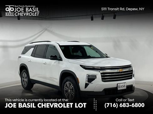 Used 2026 Chevrolet Traverse LT AWD/4WD image 1