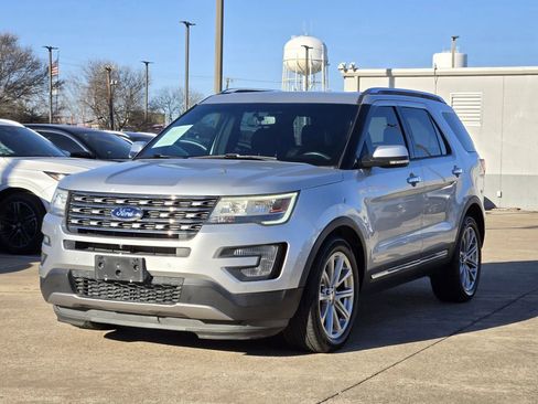 Used 2017 Ford Explorer Limited image 4