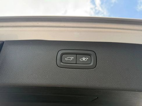 Used 2016 Volvo XC90 T6 Momentum w/ Momentum Plus Package AWD/4WD image 28