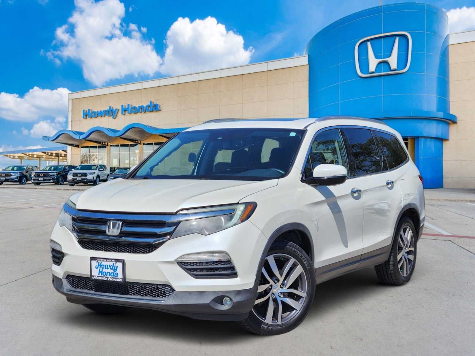 Used 2017 Honda Pilot Touring image 1