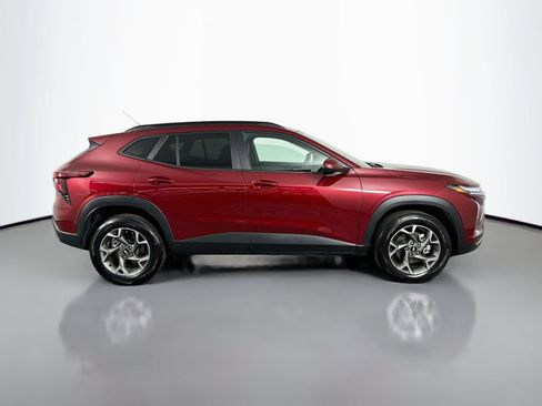 Used 2025 Chevrolet Trax LT FWD image 9