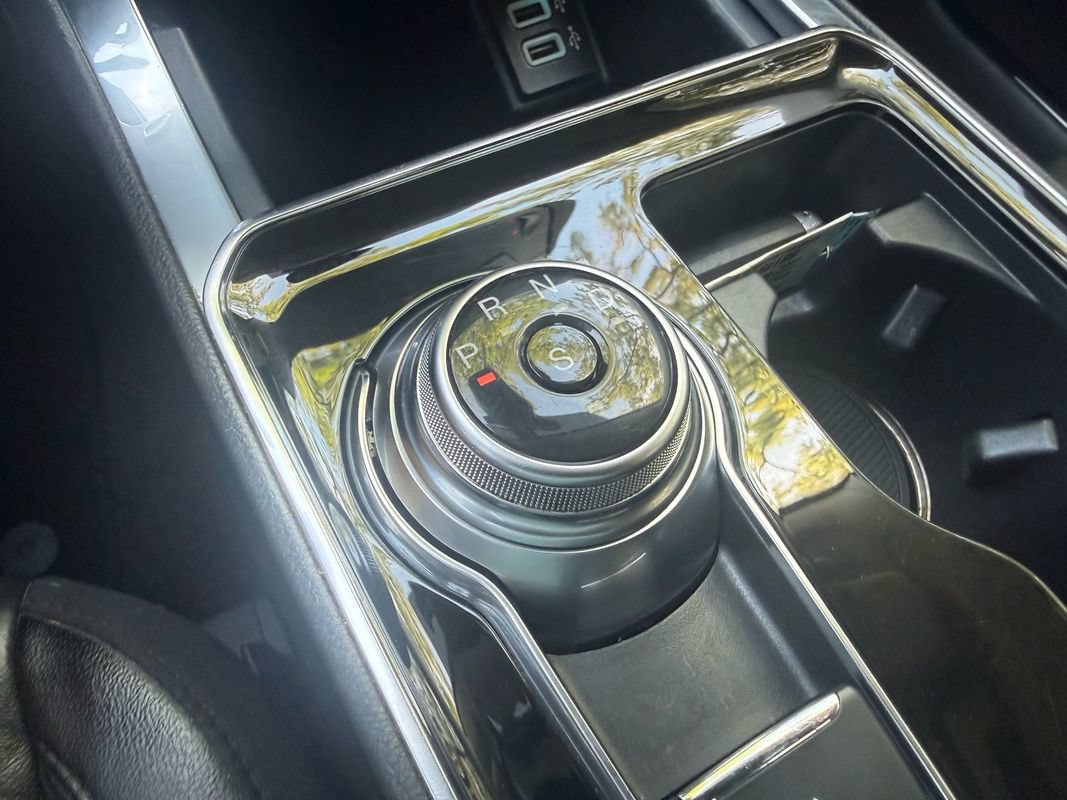 Used 2020 Ford Edge Titanium FWD image 31