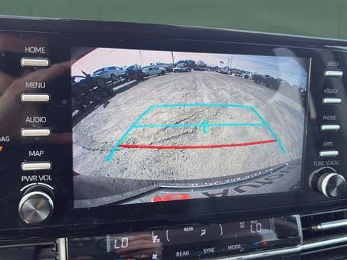 Used 2021 Toyota Sienna XLE image 29