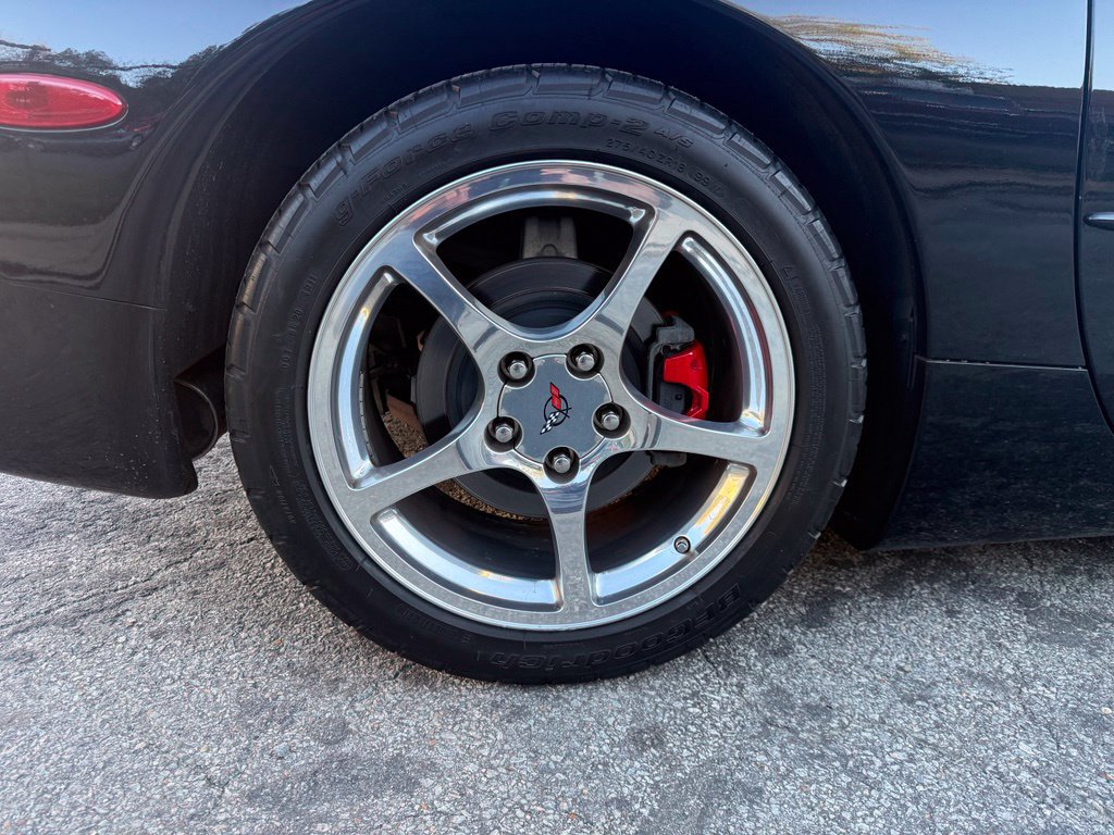 Used 2004 Chevrolet Corvette Coupe RWD image 40