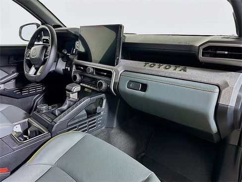 Used 2025 Toyota 4Runner Trailhunter image 27