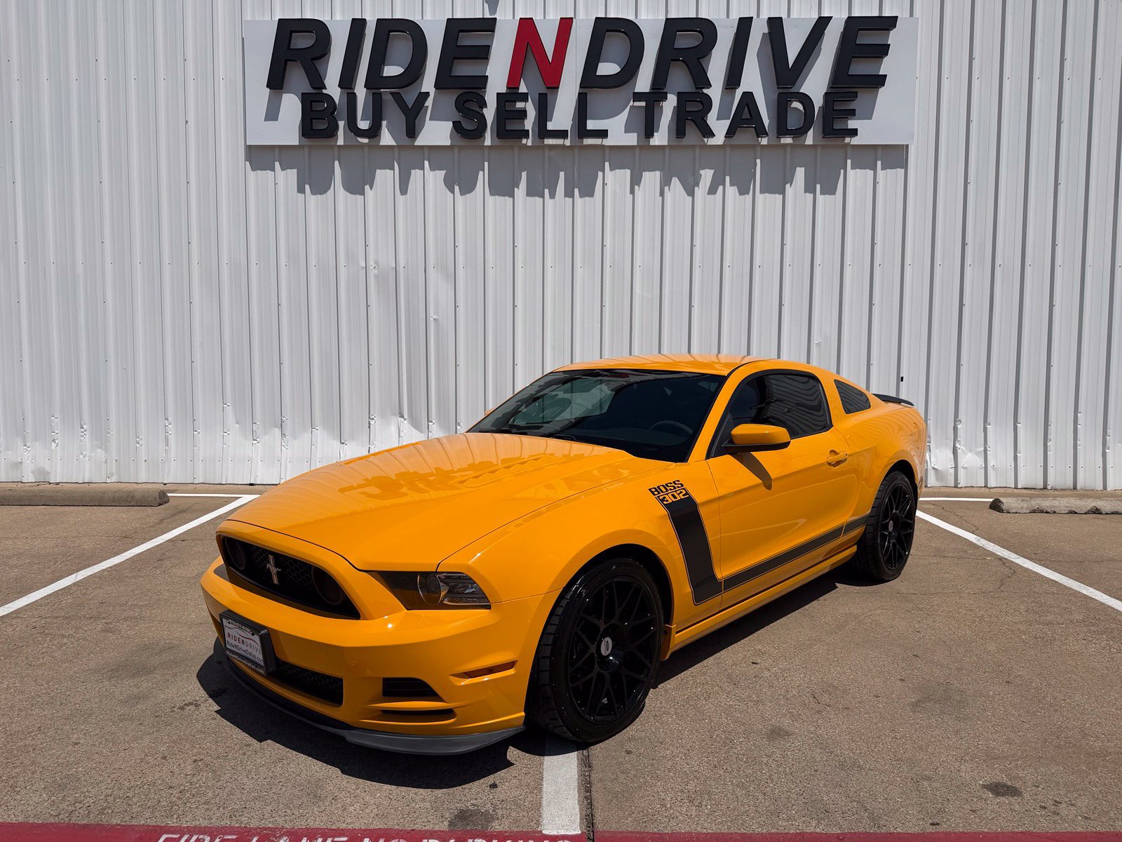 Used 2013 Ford Mustang Boss 302 w/ Boss 302 Accessory Pkg RWD image 1