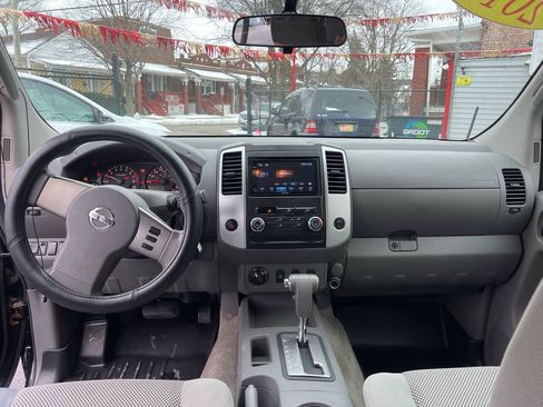 Used 2010 Nissan Frontier SE AWD/4WD image 13