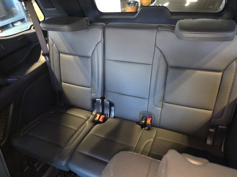 Used 2025 GMC Yukon Denali w/ Denali Reserve Package AWD/4WD image 9