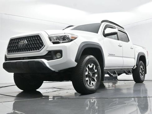Used 2018 Toyota Tacoma TRD Off-Road AWD/4WD image 44