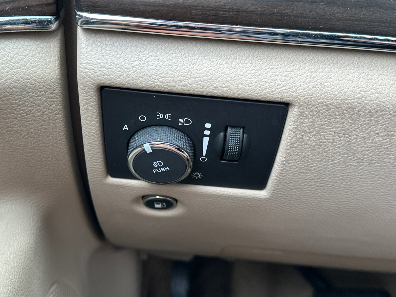 Used 2016 Jeep Grand Cherokee Overland AWD/4WD image 31