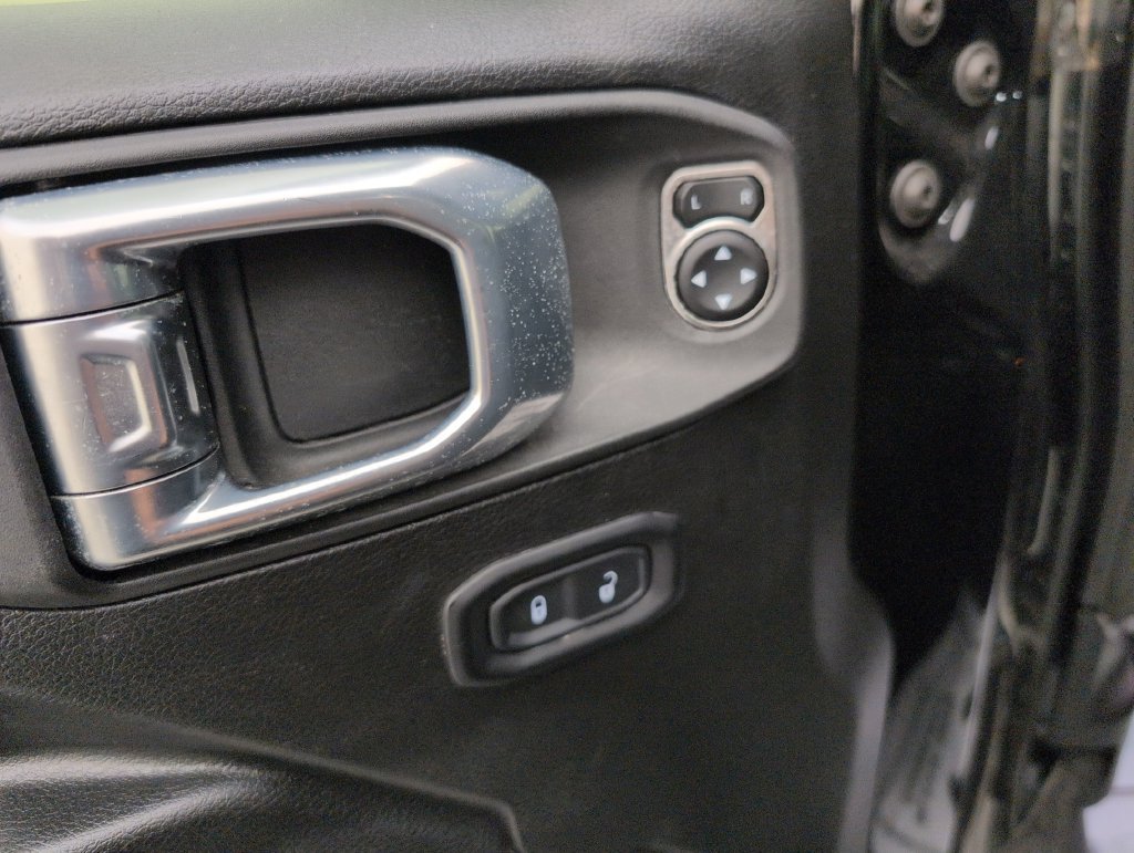 Used 2022 Jeep Wrangler Unlimited Sport AWD/4WD image 32