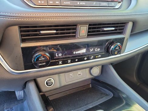 Used 2023 Nissan Rogue SV FWD image 30