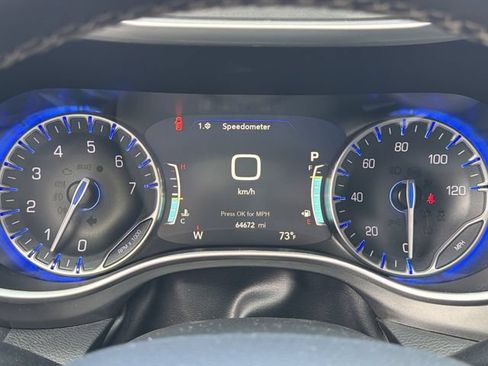 Used 2023 Chrysler Pacifica Touring-L FWD image 26