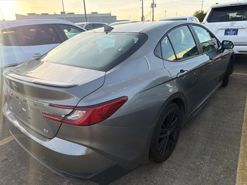 Used 2025 Toyota Camry SE FWD image 5