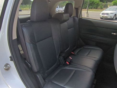 Used 2020 Mitsubishi Outlander SEL image 37