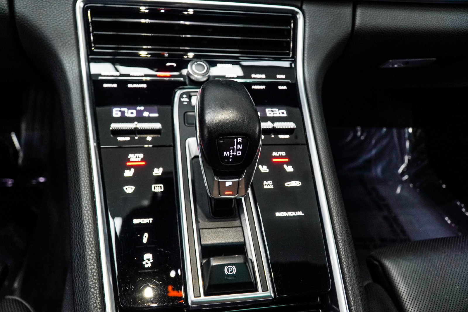 Used 2017 Porsche Panamera 4 AWD/4WD image 25