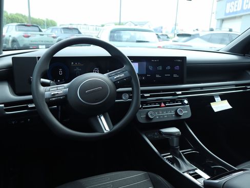 New 2026 Hyundai Santa Cruz SE AWD/4WD image 2
