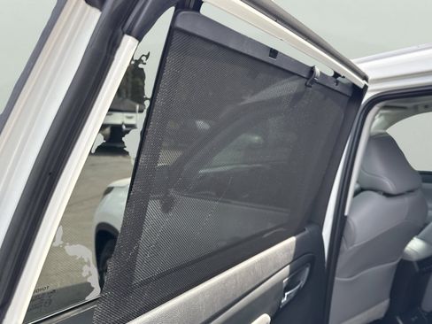 Used 2021 Toyota Highlander XLE image 9