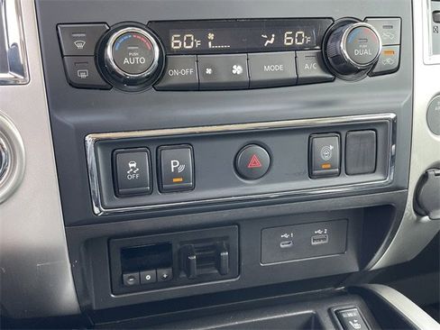 Used 2021 Nissan Titan SV w/ SV Convenience Package image 19