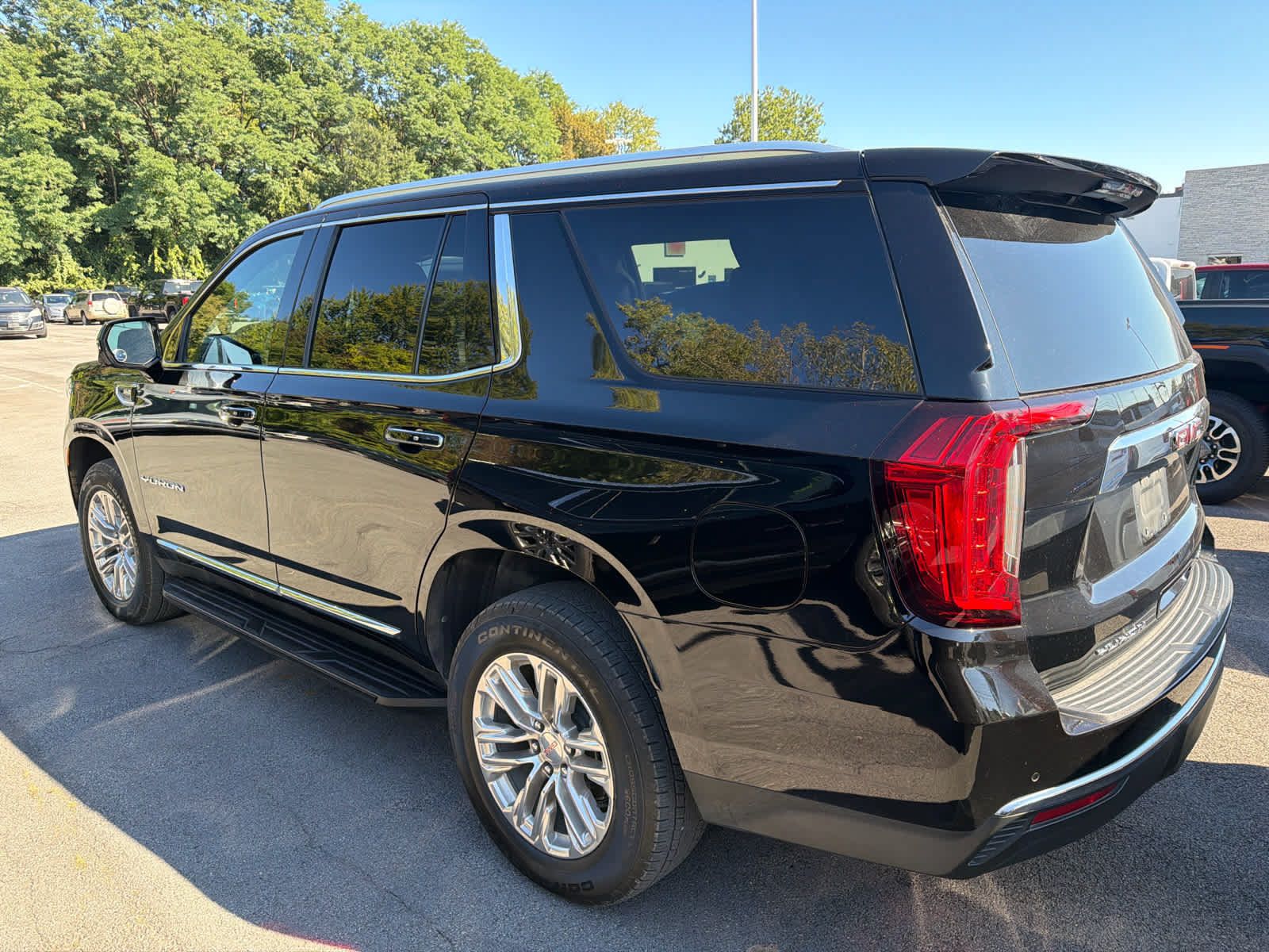 Used 2023 GMC Yukon SLT w/ SLT Premium Package AWD/4WD image 25