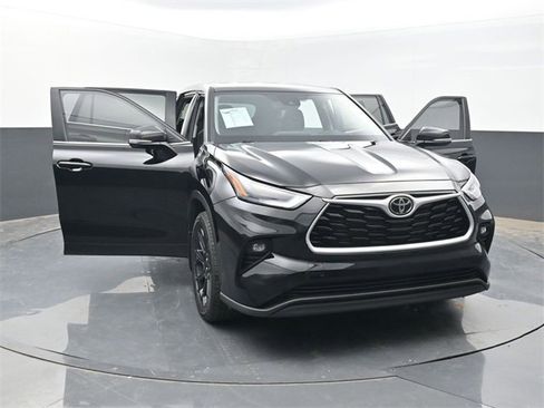 Used 2023 Toyota Highlander LE image 53