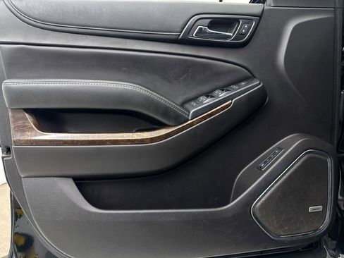 Used 2017 Chevrolet Suburban LT w/ Luxury Package image 27