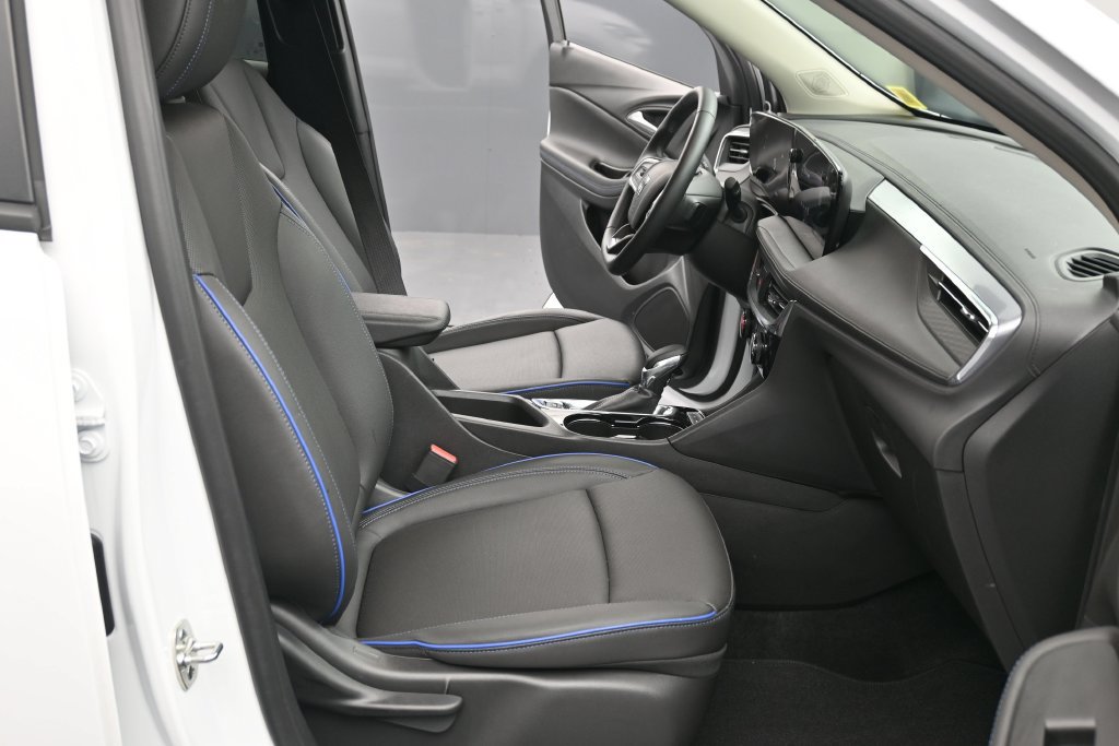 Used 2026 Buick Encore GX Sport Touring AWD/4WD image 11