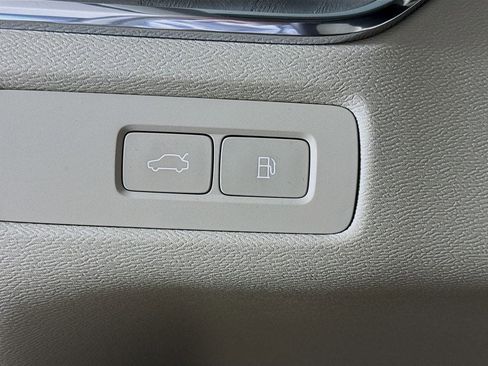 Certified 2025 Volvo XC60 T8 Ultra AWD/4WD image 10