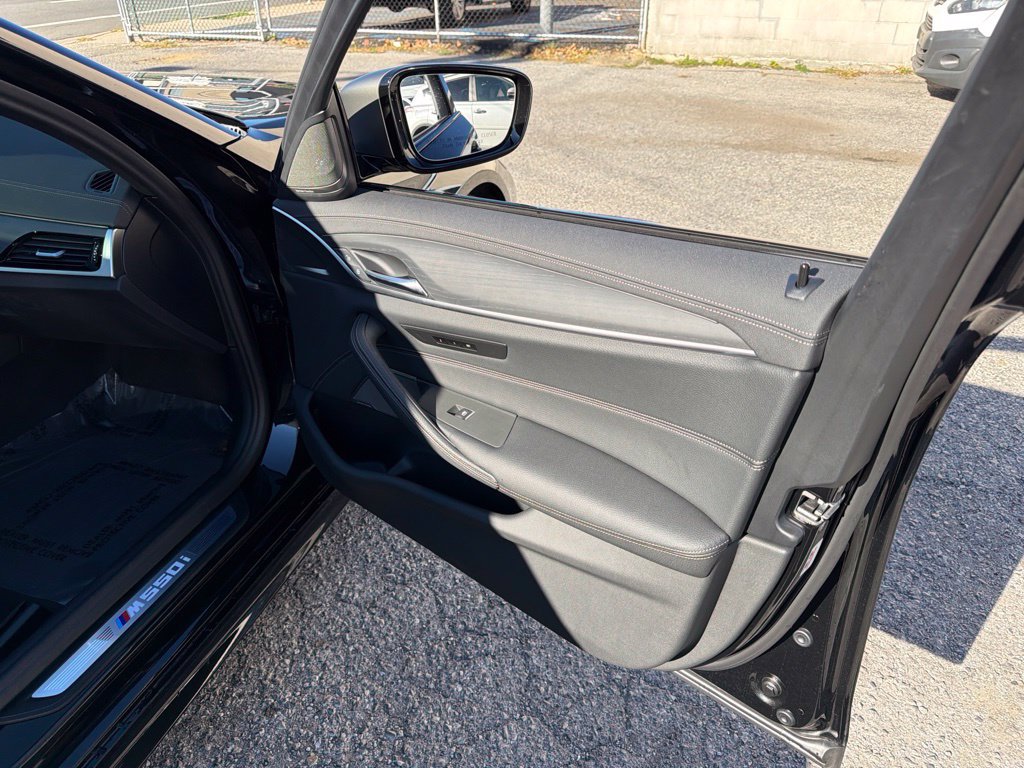 Used 2023 BMW M550i xDrive w/ Executive Package AWD/4WD image 15