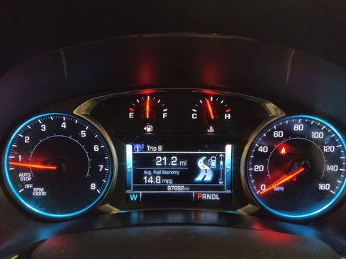 Used 2018 Chevrolet Equinox Premier FWD image 23