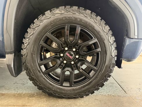 Used 2022 GMC Sierra 1500 Elevation w/ LPO, Elevation Black Package AWD/4WD image 11