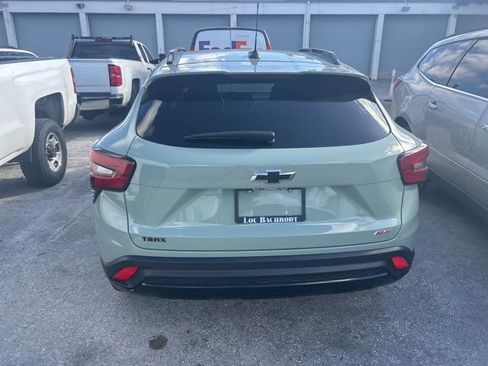 Used 2024 Chevrolet Trax RS w/ Sunroof Package image 13