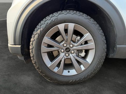 Used 2025 Ford Explorer Active w/ Active Comfort Package AWD/4WD image 4