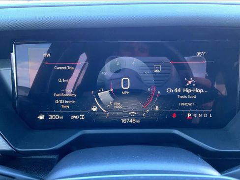 Certified 2025 GMC Acadia AT4 image 26