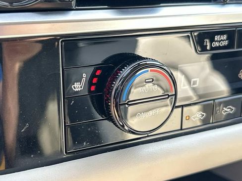 Used 2022 Nissan Pathfinder SL FWD image 31