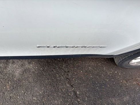 Used 2016 Jeep Cherokee Sport image 9