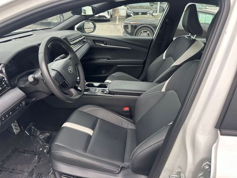 Used 2025 Toyota Camry SE image 27