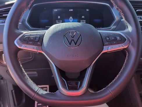 Used 2023 Volkswagen Tiguan SE R-Line image 11